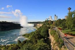 Ultimate Niagara Falls Tour plus Skylon Tower Lunch and Helicopter Ride