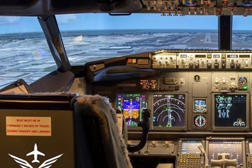 Learn to fly a Boeing 737 Jet and take off down the runway - Montreal Flight Simulator Experience