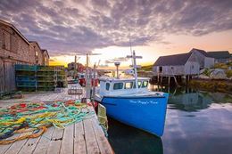 Things to do in Halifax: Guide food and sightseeing tour to Peggy’s Cove.