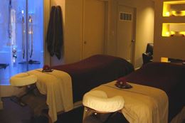 Couple massage at Novo Spa, Yorkville Day Spa Toronto, Breakaway Experiences