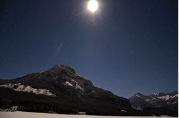 Picture of Full Moon Snowshoe Tour - Youth