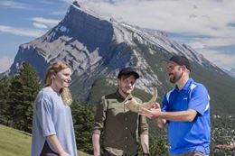 Banff sightseeing tour summer wildlife