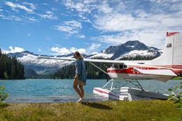 Squamish Floatplane Tour over glaciers with a landing at a remote alpine lake