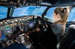 Fly like the real pilots do in Boeing 737 Flight Simulator, Toronto