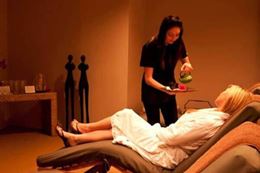Hot Stone Massage, a premier Toronto urban retreat spa, Yorkville, Breakaway Experiences