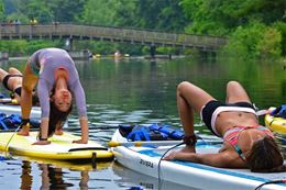 yoga class on stand-up paddleboard Toronto islands