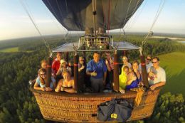 hot air balloon London, Ontario basket and passengers