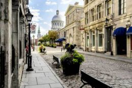 Guided sightseeing tour of Old Montreal