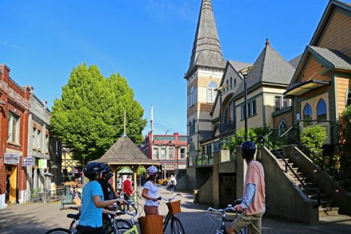 Victoria BC guided sightseeing and food tour by e-bike