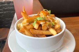 Vancouver Food Tour in Gastown, poutine