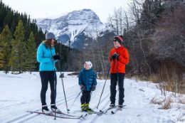 Kananaskis Cross-country Skiing Group Lesson for families