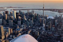 Experience what it is like to fly over Toronto – flying lesson