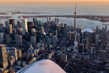 Experience what it is like to fly over Toronto – flying lesson Experience what it is like to fly over Toronto – flying lesson