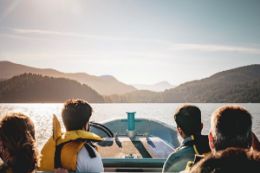 Sunset Vancouver boat tour to Bowen Island restaurant
