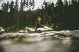 See the best sites of Vancouver on a guided tour on Jetski