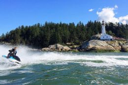 Discover Vancouver on a jetski and Bowen Island, lighthouse