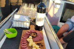 Toronto date night idea – sail toronto islands cheese wine