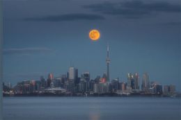 Toronto date night idea - toronto islands sail full moon