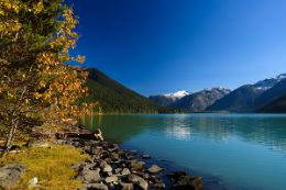 summer things to do in Whistler - a hiking tour of Cheakamus Lake