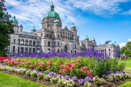 Victoria,Parliament Buildings on guided day trip from Vancouver