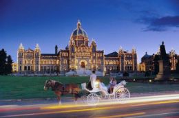 Victoria evening sightseeing tour in a Horse Drawn Carriage Tour