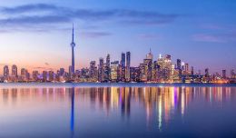 Toronto guided tour in evening