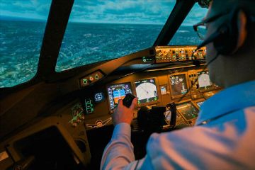 Toronto Flight Simulator Experience Gift - learn to fly Toronto Flight Simulator Experience Gift - learn to fly