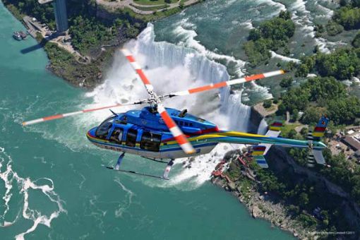 A helicopter flight over the Falls Niagara