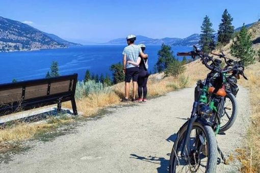 Okanagan Lake Guided E-Bike Tour with Picnic