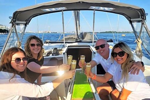 Champagne Sailing Cruise Niagara