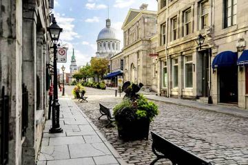 Guided sightseeing tour of Old Montreal Guided sightseeing tour of Old Montreal