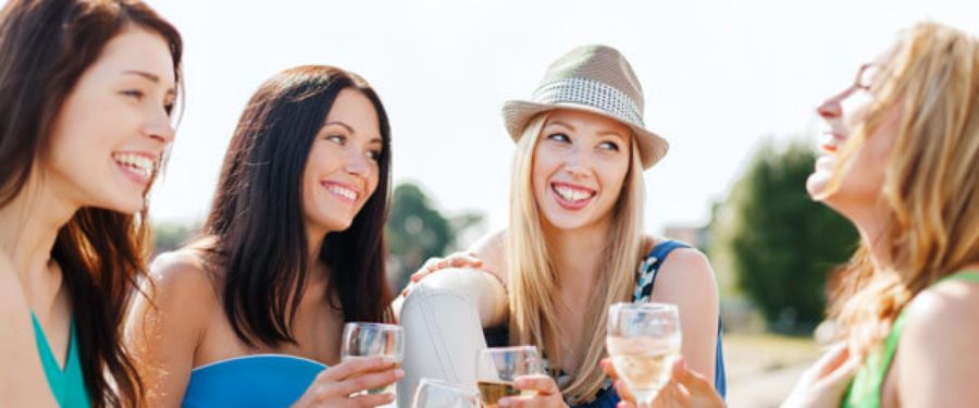 10 Experience Gifts to Enjoy With the Girls This Summer