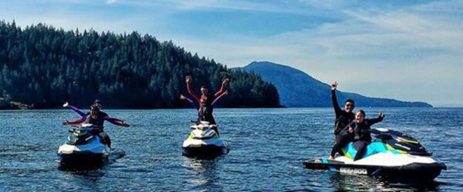 10 Lakeside Experience Gift Ideas in Canada This August & September