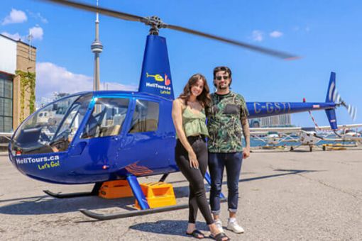 Private helicopter tour Toronto couple by helicopter
