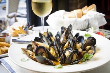 Charleston food tour Upper King Street - clams Charleston food tour Upper King Street - clams