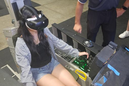 fly a plane F16 VR experience Chicago