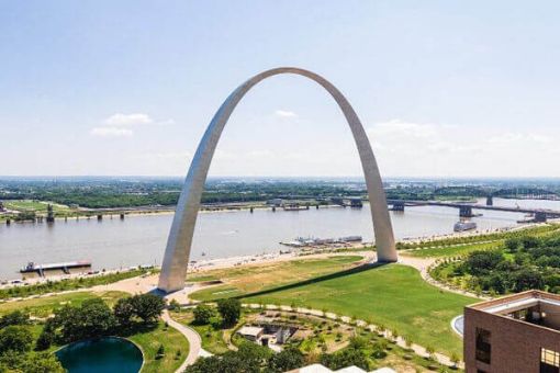 St. Louis Driving Tour with Gateway Arch & River Cruise